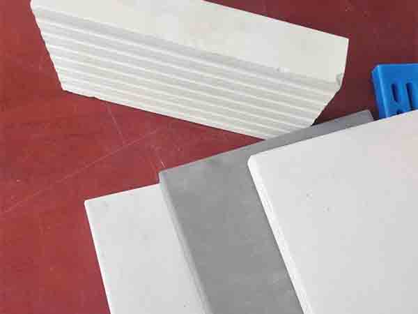 廠家淺談壓延微晶板的優缺點